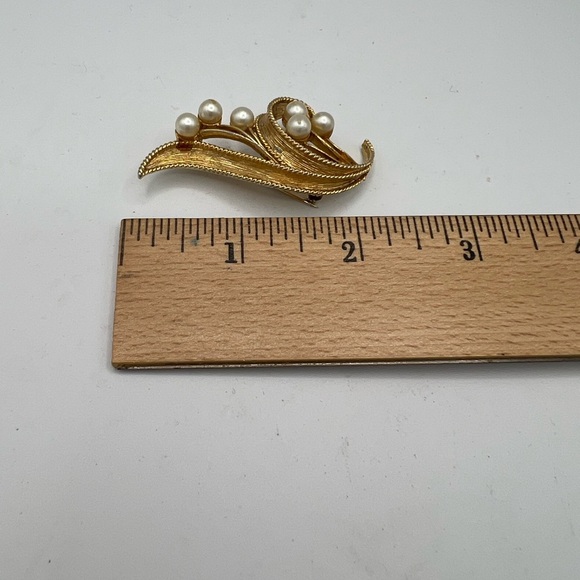 Gold and Pearl Floral Brooch by ART (c) - Picture 5 of 7